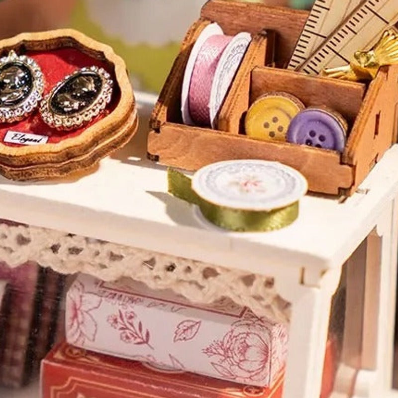 Tailoring tools in the tiniest tray