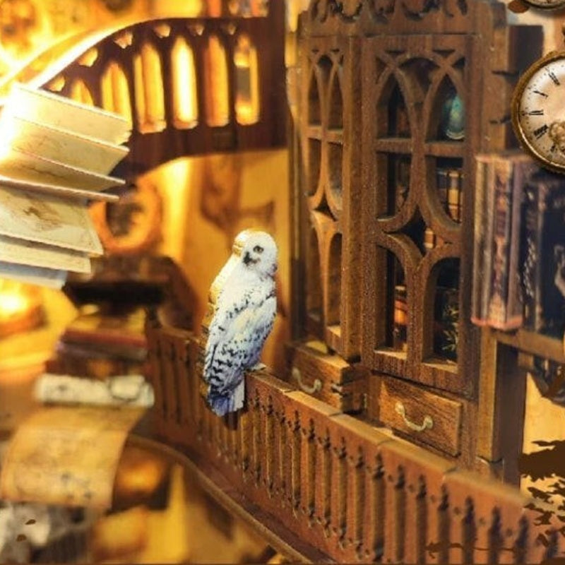 An owl above the balcony