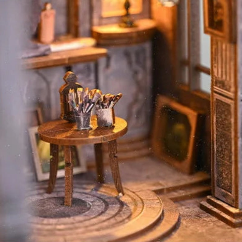 The painter's small table