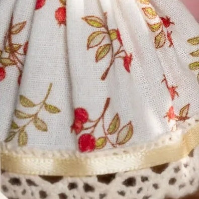 A floral skirt edged with lace