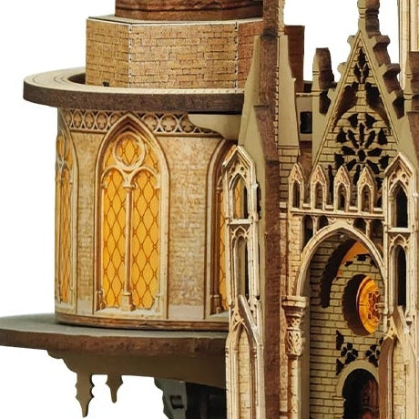 Arched windows around the tower