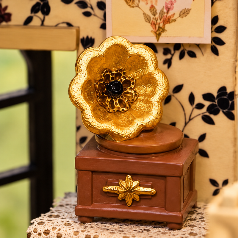 A gold gramophone ornament in the salon.