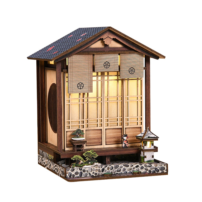 Moss-Lantern Garden