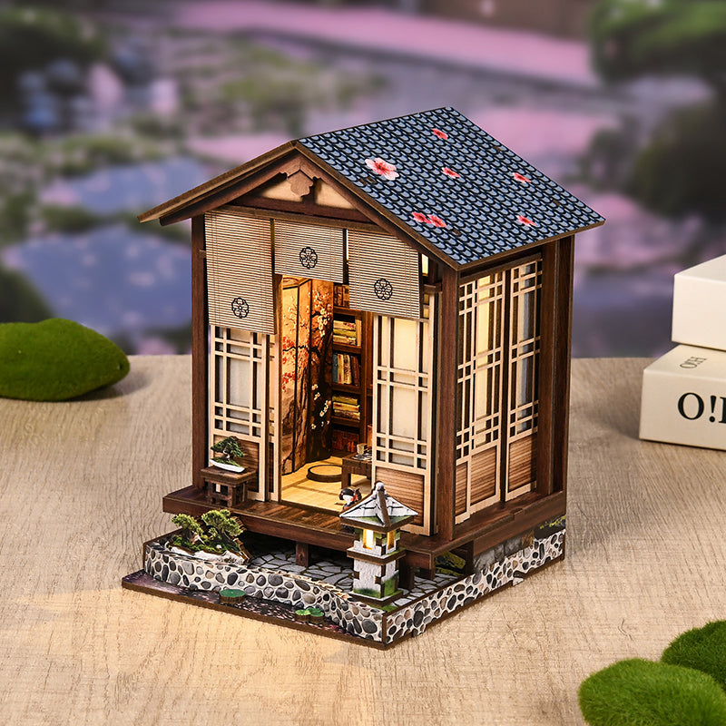 Moss-Lantern Garden