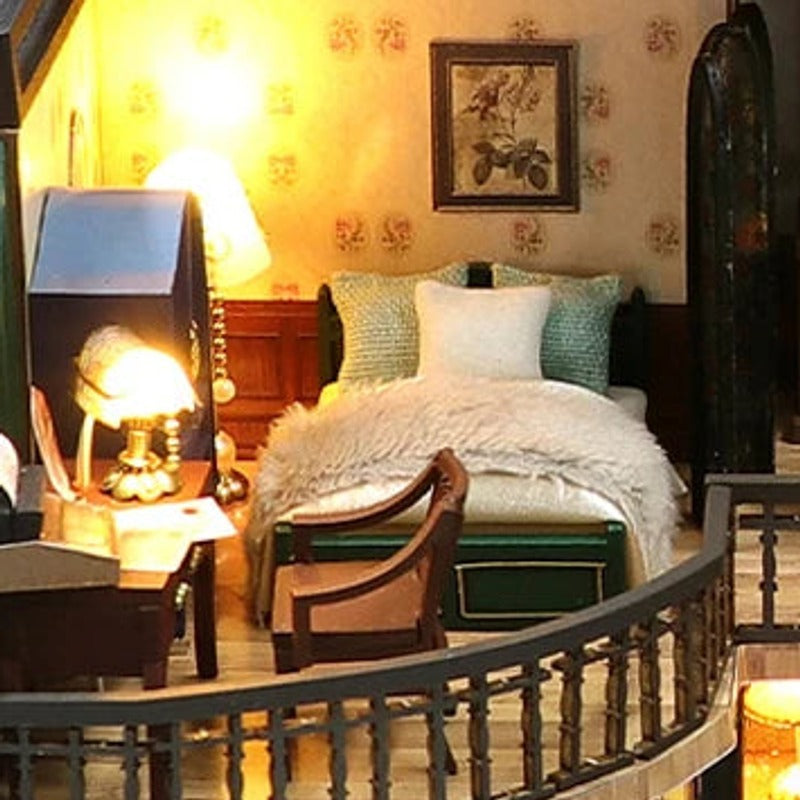 A bedroom above the curved staircase