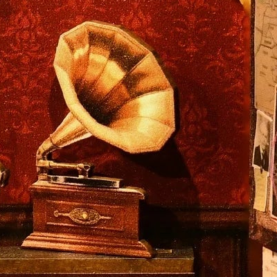 The gramophone on the mantel