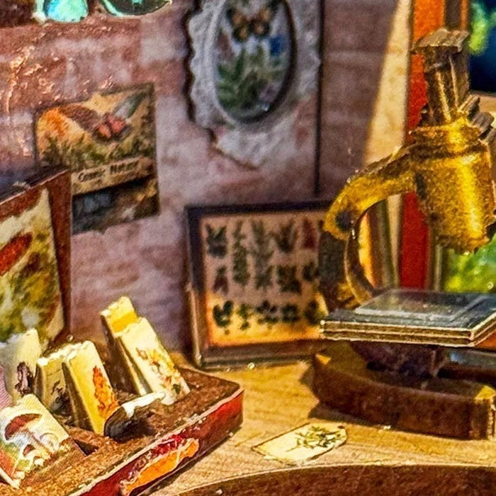 A botanist’s tiny desk