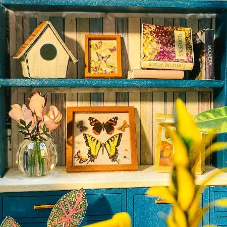 Botanical pictures and books in blue