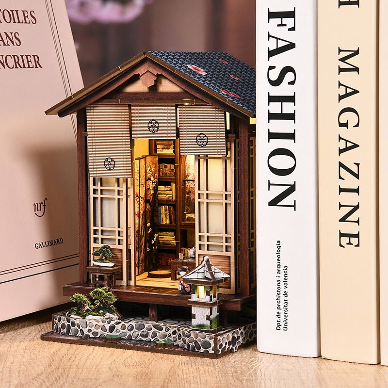 HiNooki - Moss - Lantern GardenBook Nook
